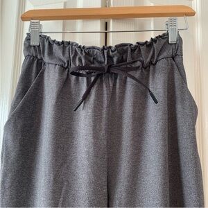 lululemon grey keep moving crop pants in EUC size 4